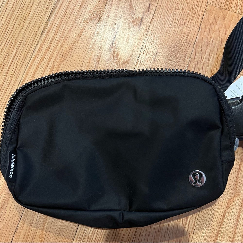 BRAND NEW BLACK LULULEMON BELT BAG